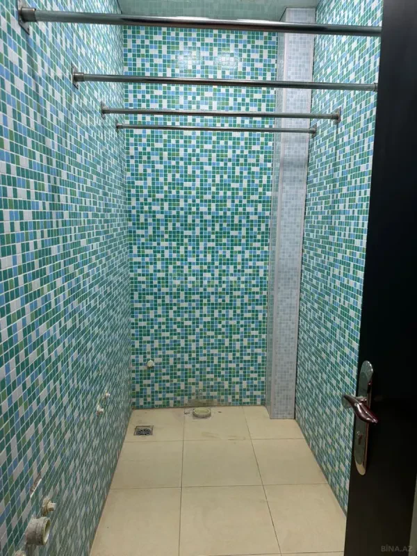 Satılır 5 otaqlı mənzil 235 m²