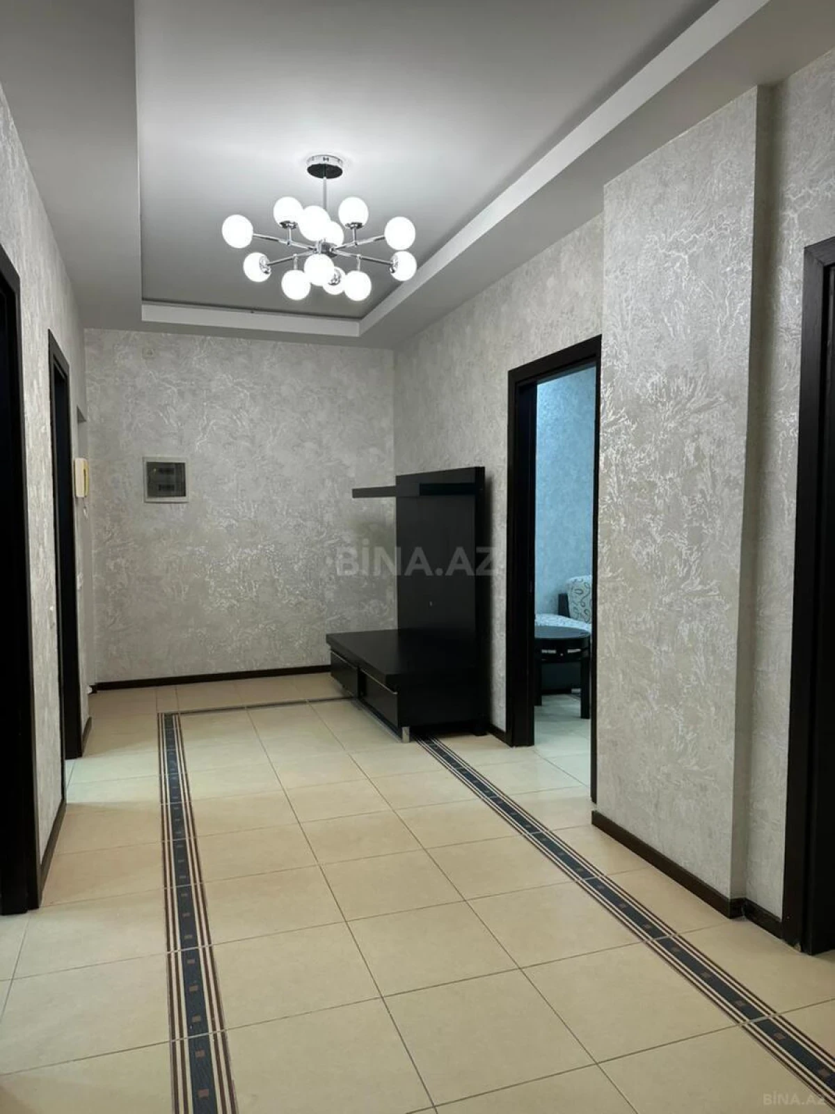 Satılır 5 otaqlı mənzil 235 m²