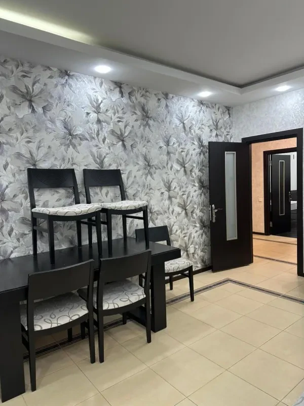 Satılır 5 otaqlı mənzil 235 m²
