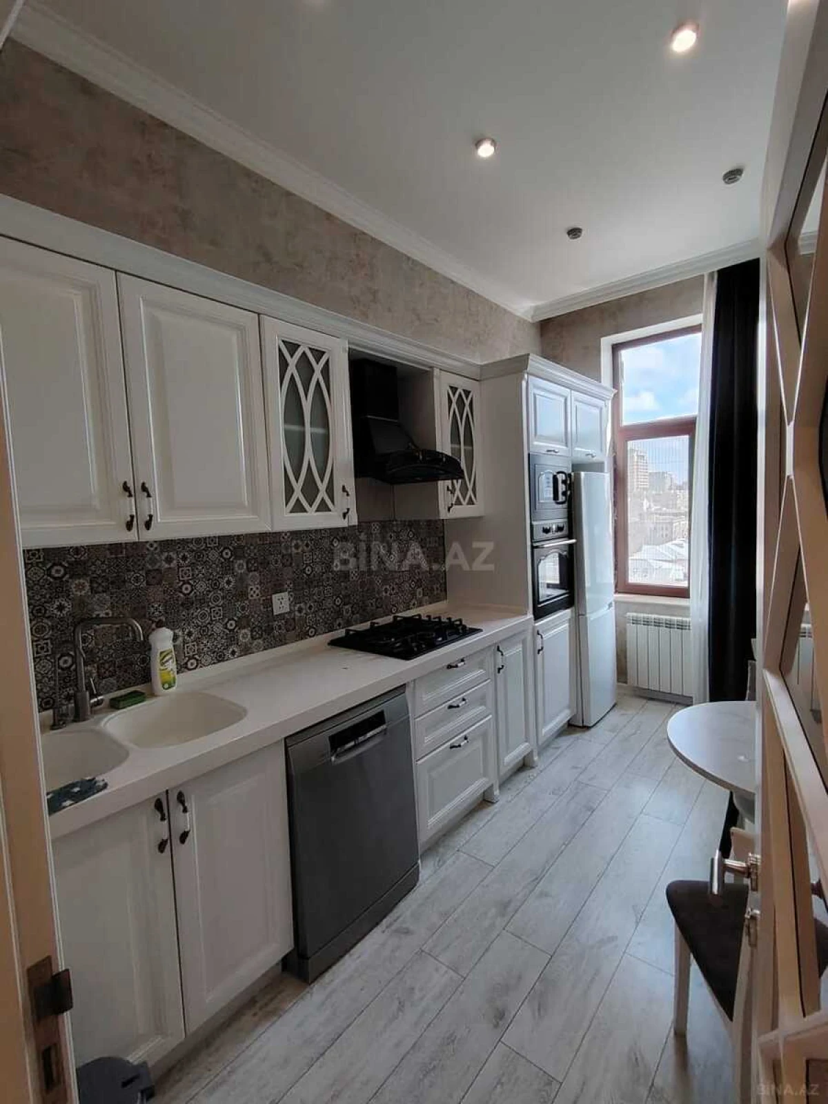Kirayə verilir 2 otaqlı mənzil 90 m²