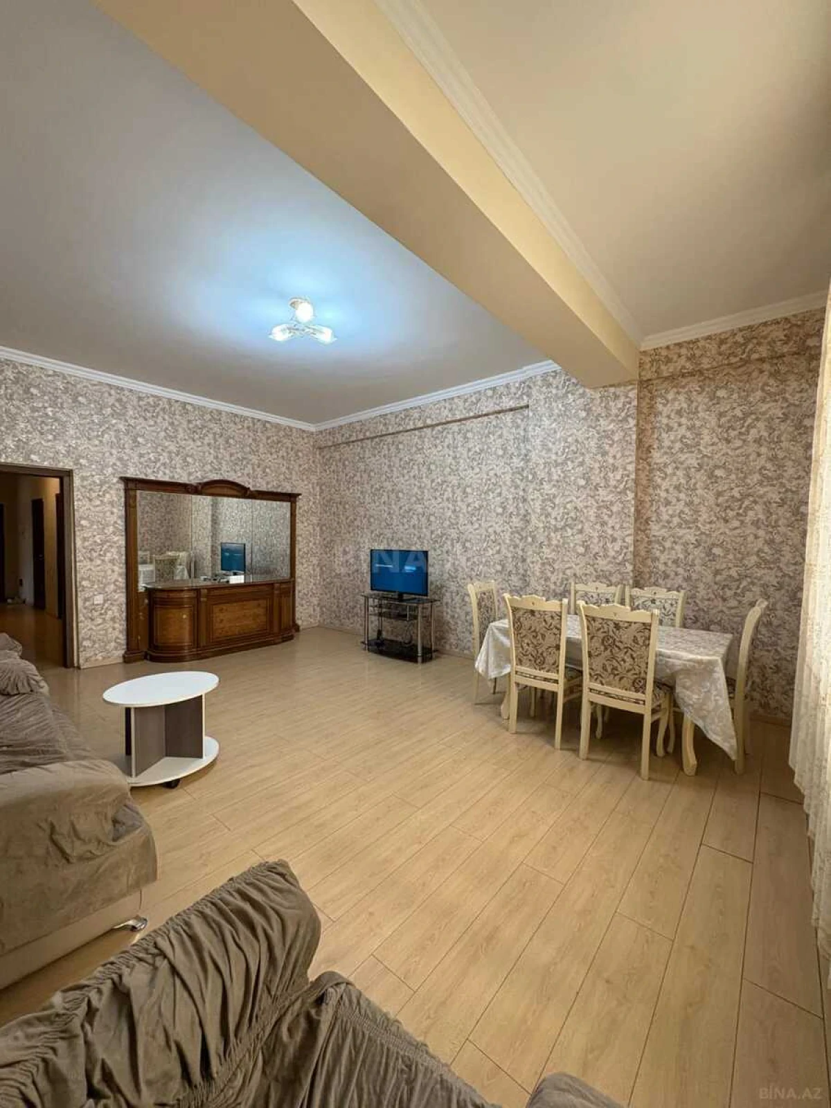 Kirayə verilir 4 otaqlı mənzil 147 m²