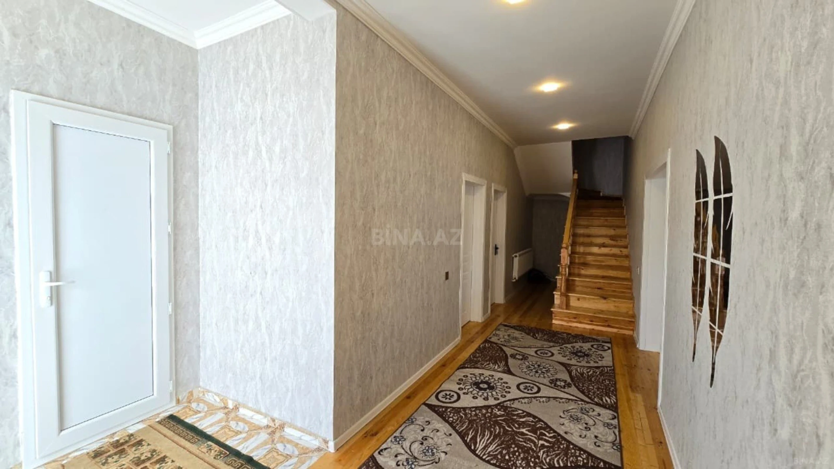Satılır 6 otaqlı həyət evi 240 m²