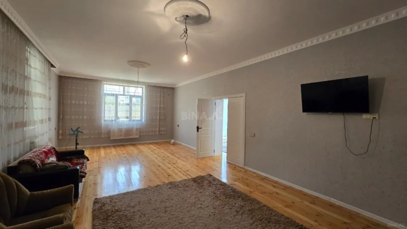 Satılır 6 otaqlı həyət evi 240 m²