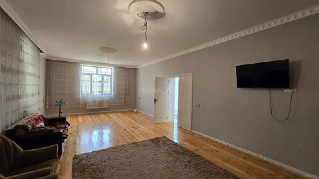 Satılır 6 otaqlı həyət evi 240 m²