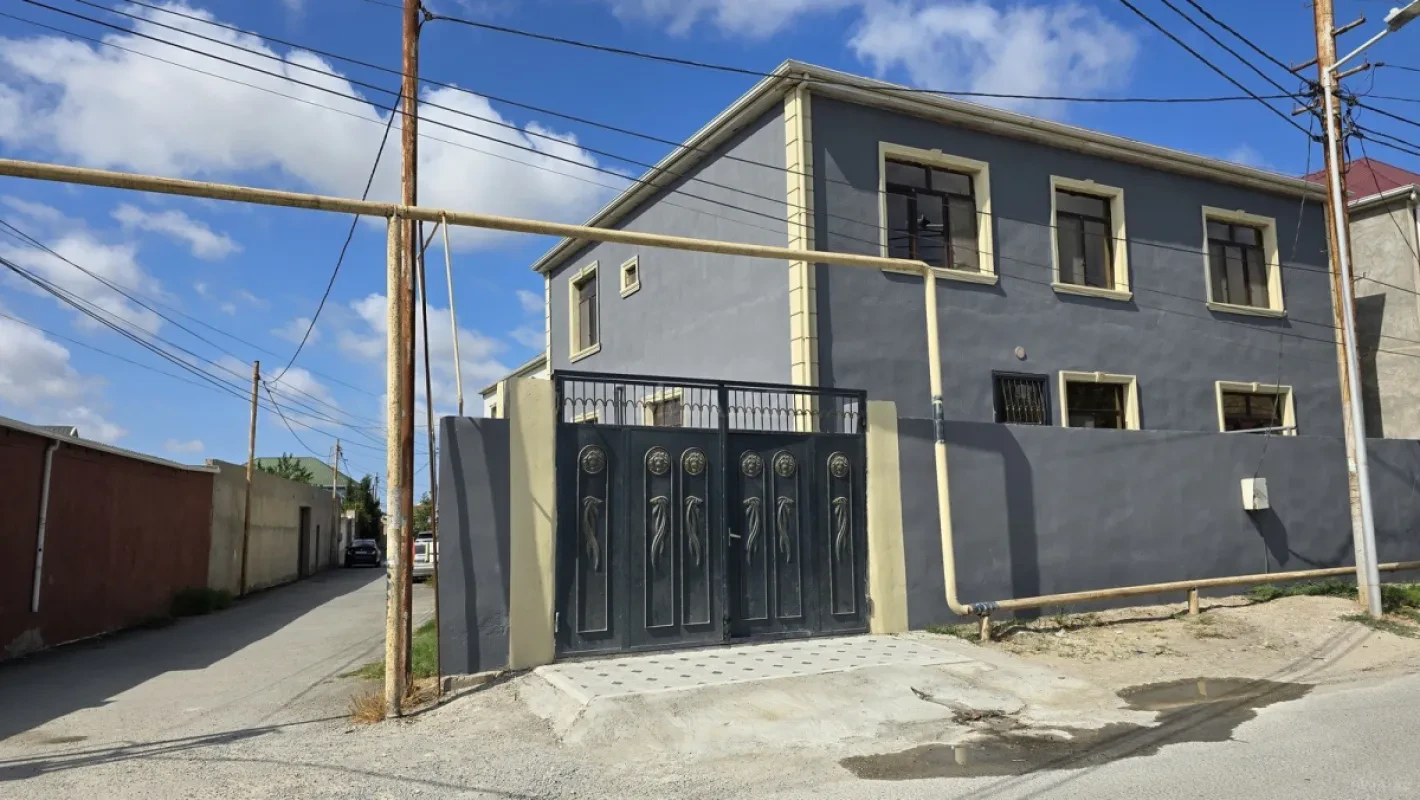 Satılır 6 otaqlı həyət evi 240 m²