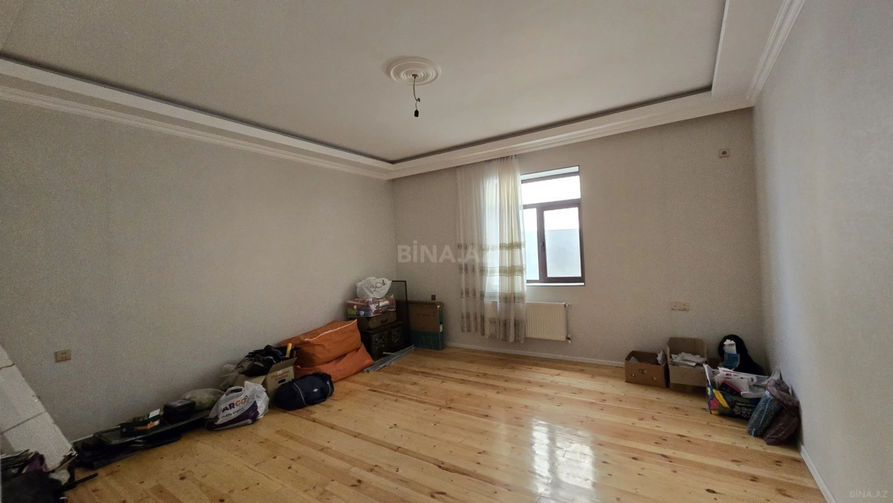 Satılır 6 otaqlı həyət evi 240 m²