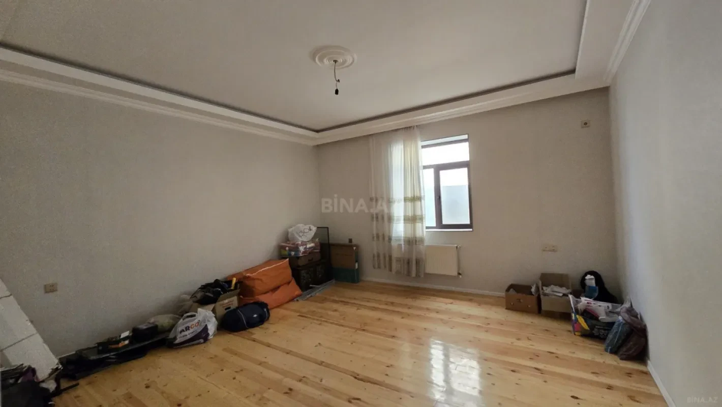 Satılır 6 otaqlı həyət evi 240 m²