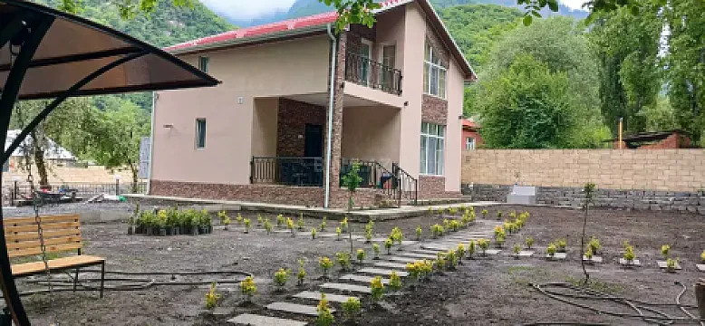 Kirayə verilir 4 otaqlı həyət evi 90 m² — Qax 4 otaq 90.00 m²