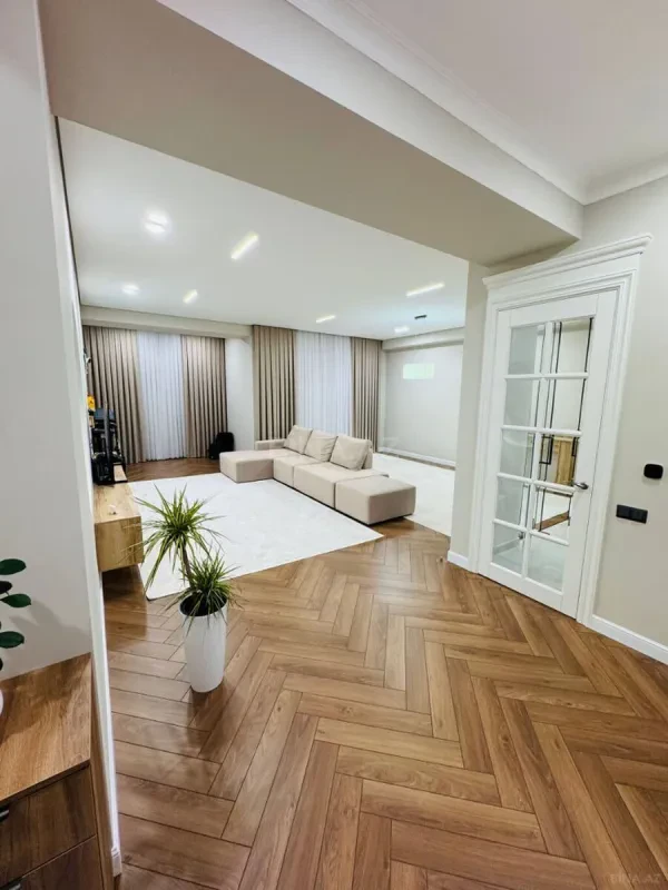 Kirayə verilir 3 otaqlı mənzil 140 m²