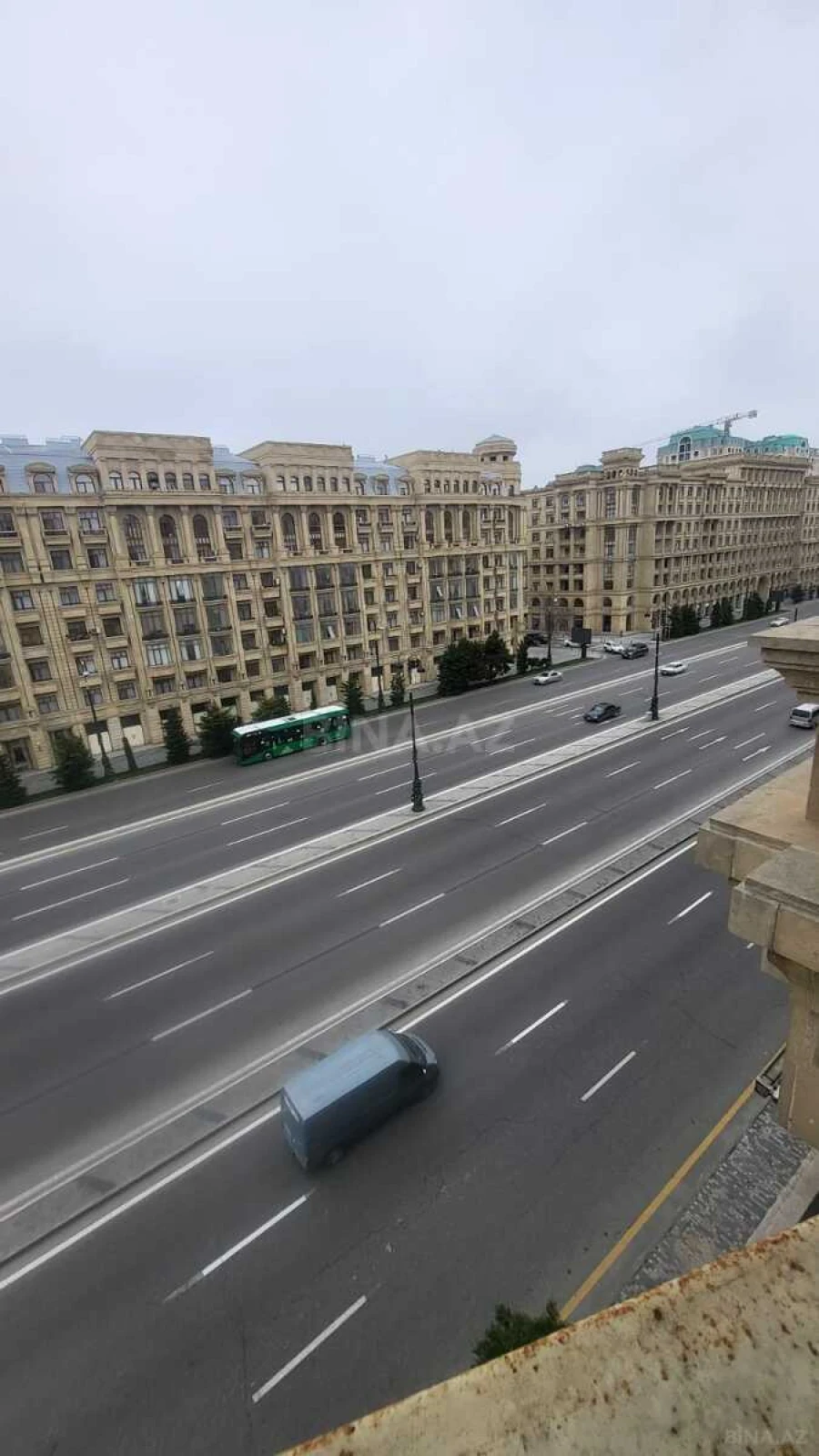 Satılır 3 otaqlı mənzil 125 m²