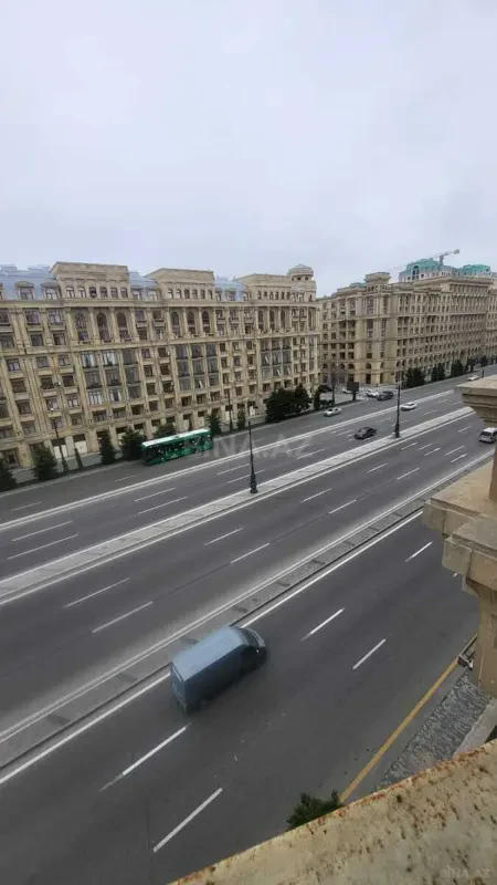 Satılır 3 otaqlı mənzil 125 m²