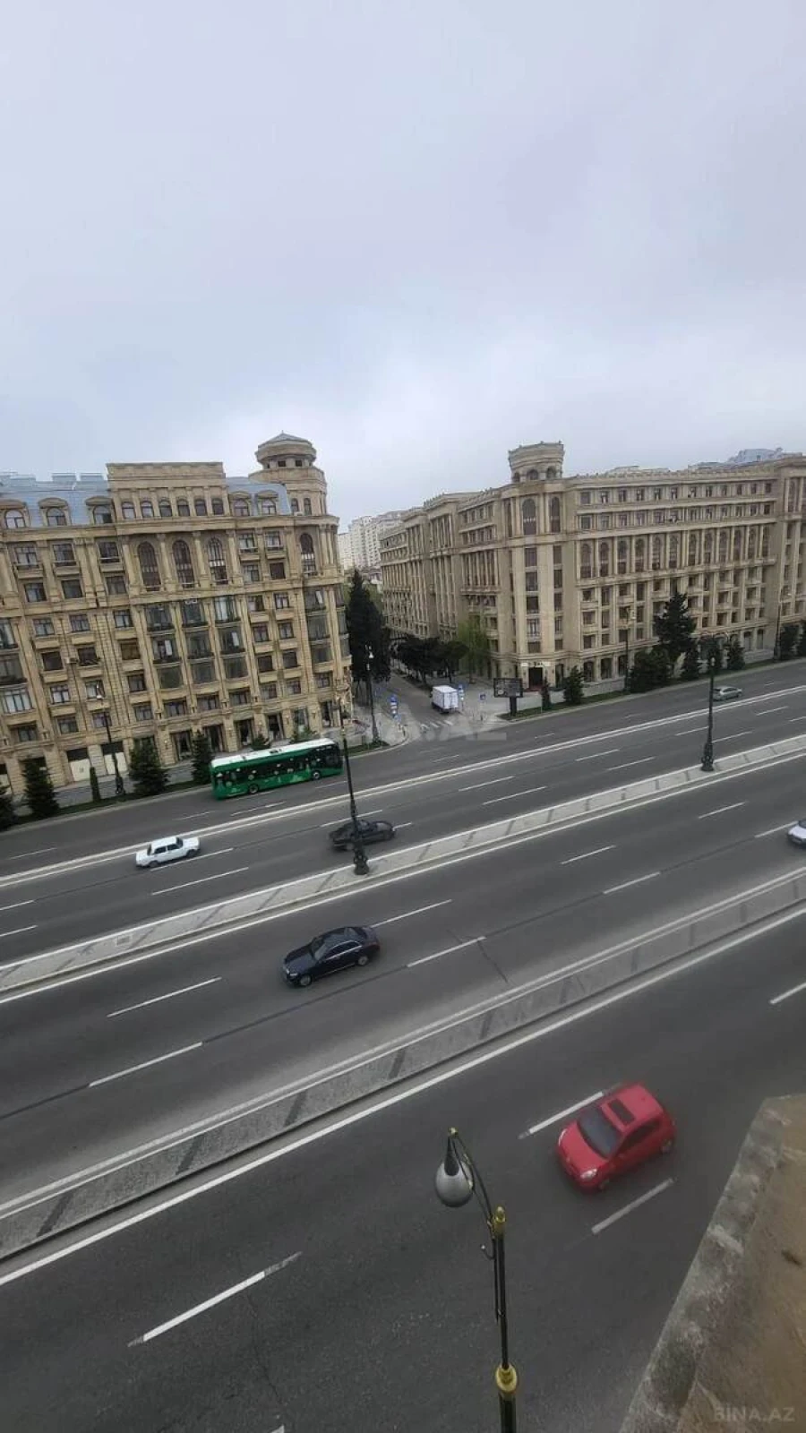 Satılır 3 otaqlı mənzil 125 m²