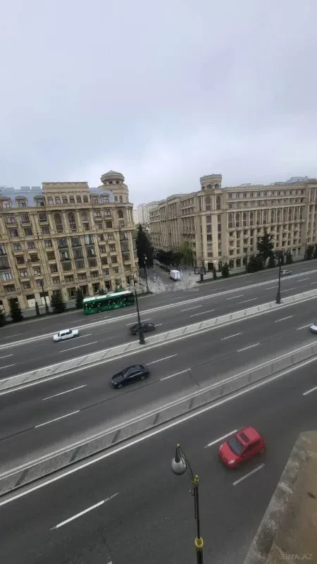 Satılır 3 otaqlı mənzil 125 m²