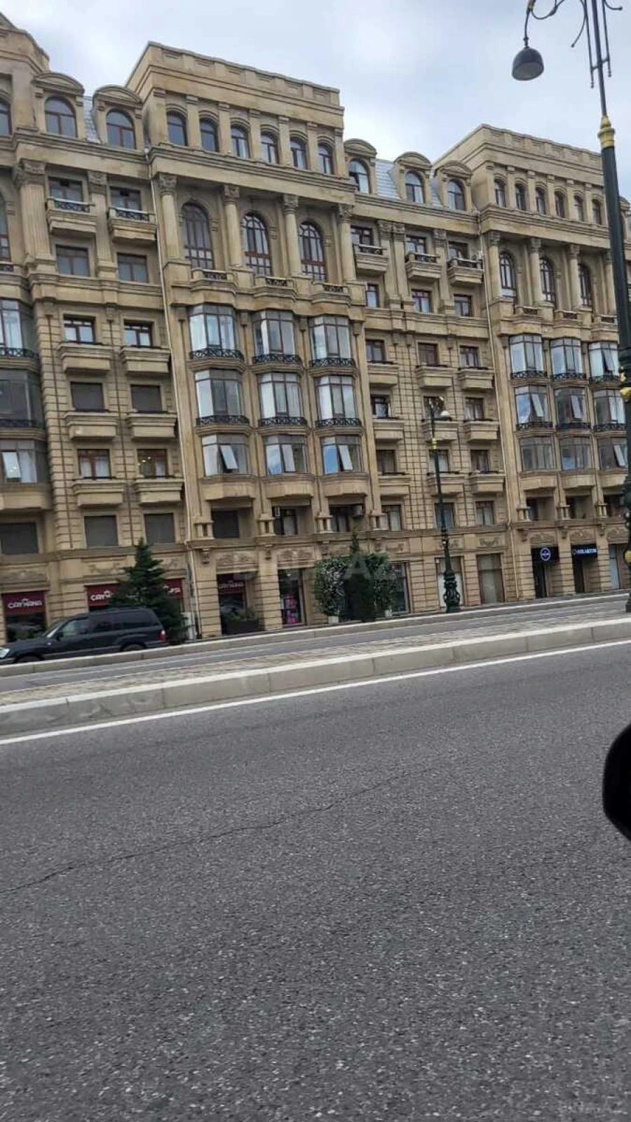 Satılır 3 otaqlı mənzil 125 m²