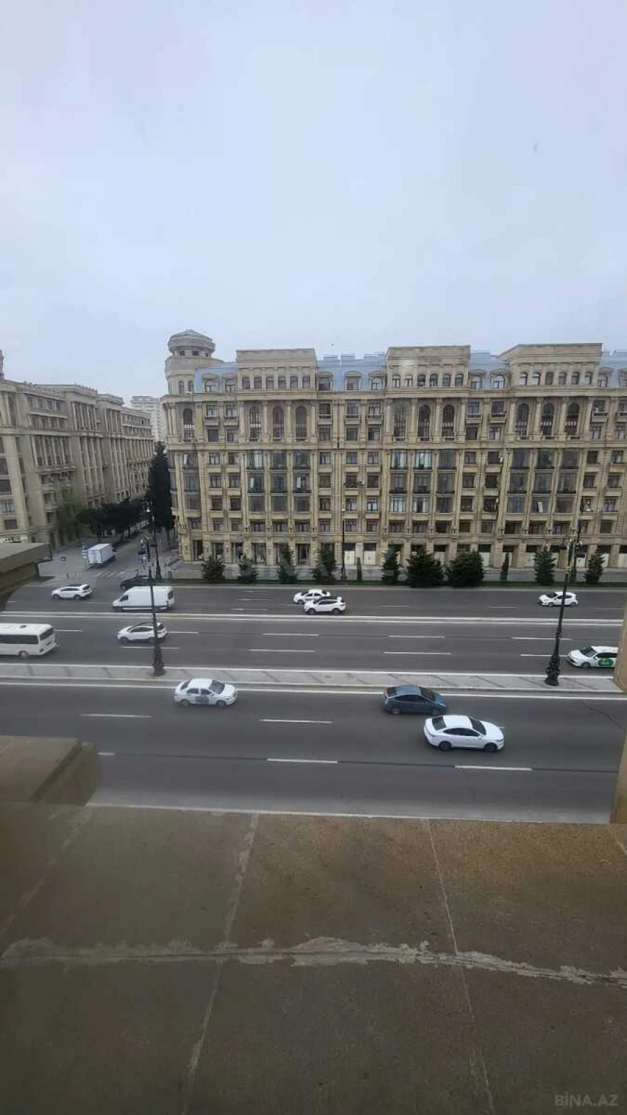 Satılır 3 otaqlı mənzil 125 m²