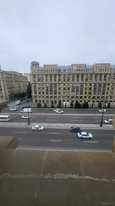Satılır 3 otaqlı mənzil 125 m²