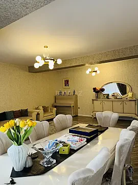 Satılır 4 otaqlı mənzil 200 m²
