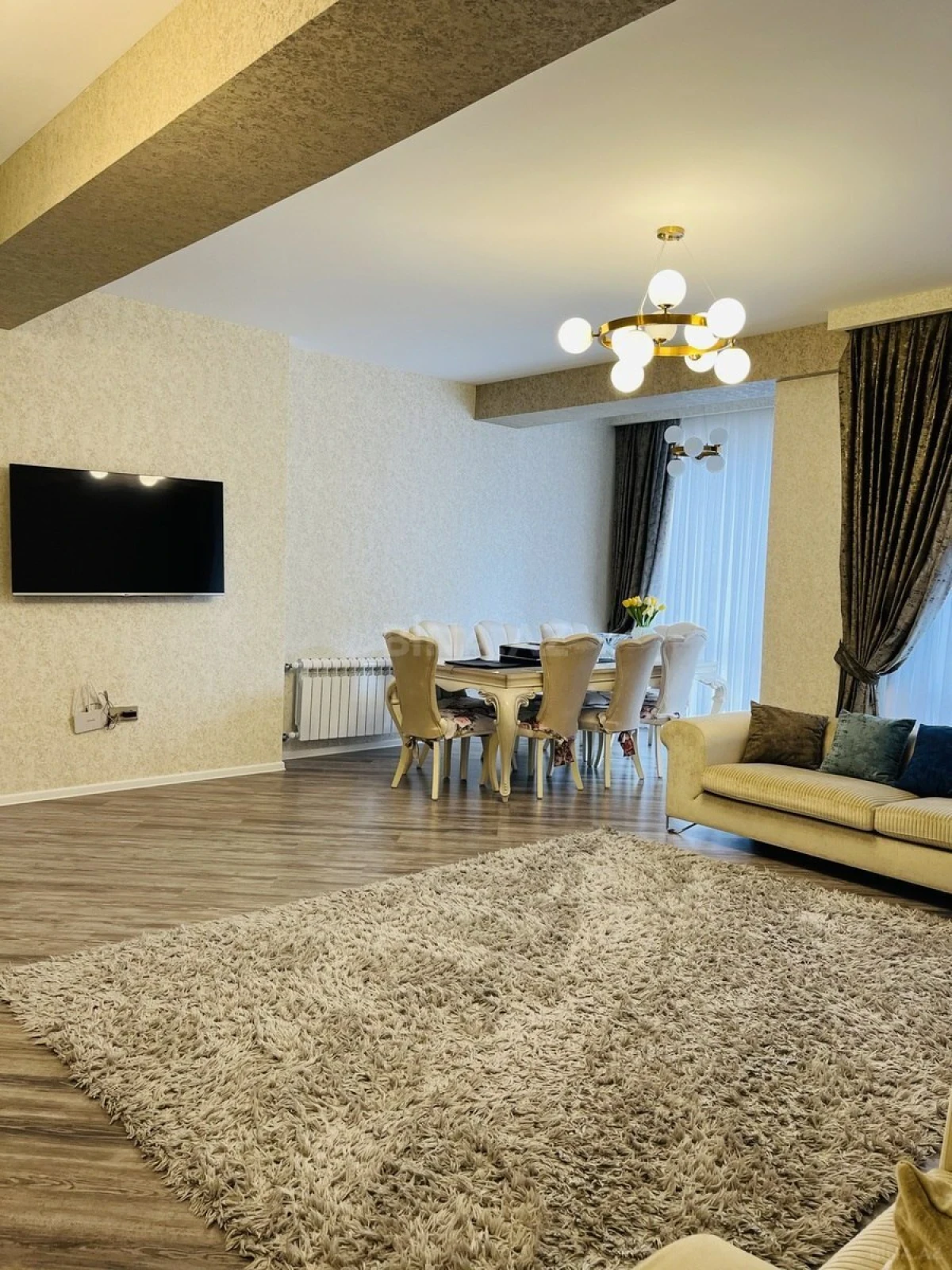 Satılır 4 otaqlı mənzil 200 m²
