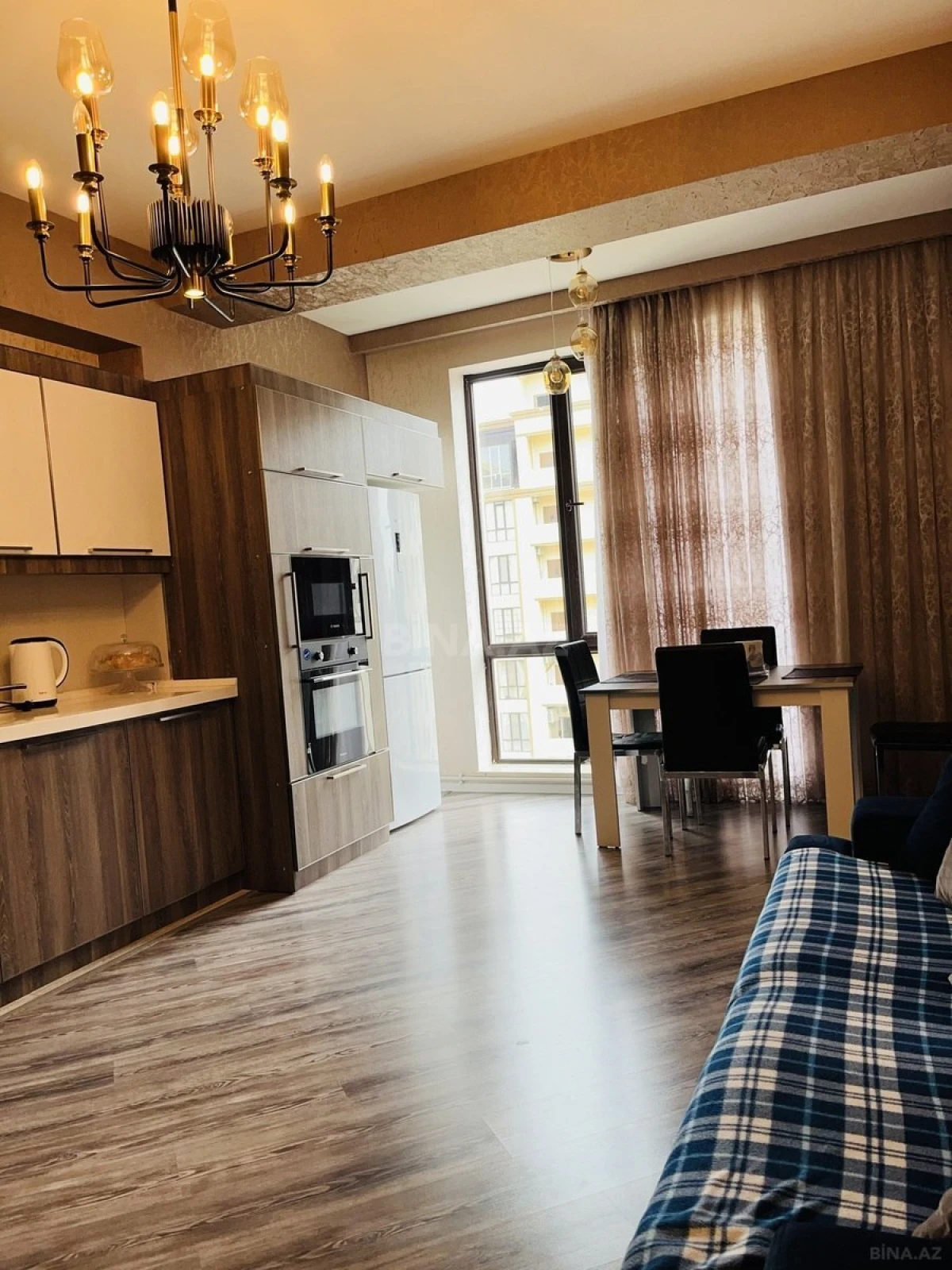 Satılır 4 otaqlı mənzil 200 m²