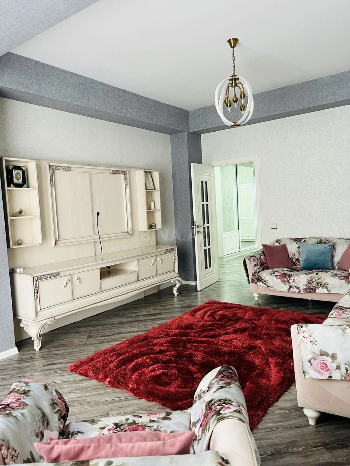 Satılır 4 otaqlı mənzil 200 m²