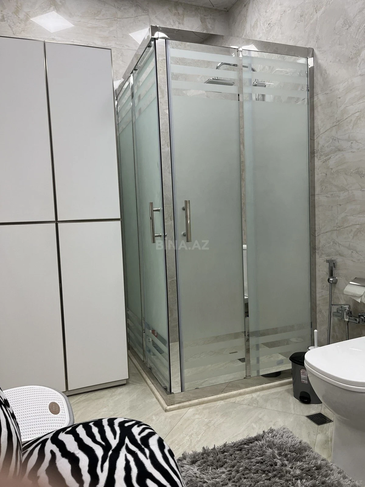 Satılır 4 otaqlı mənzil 200 m²