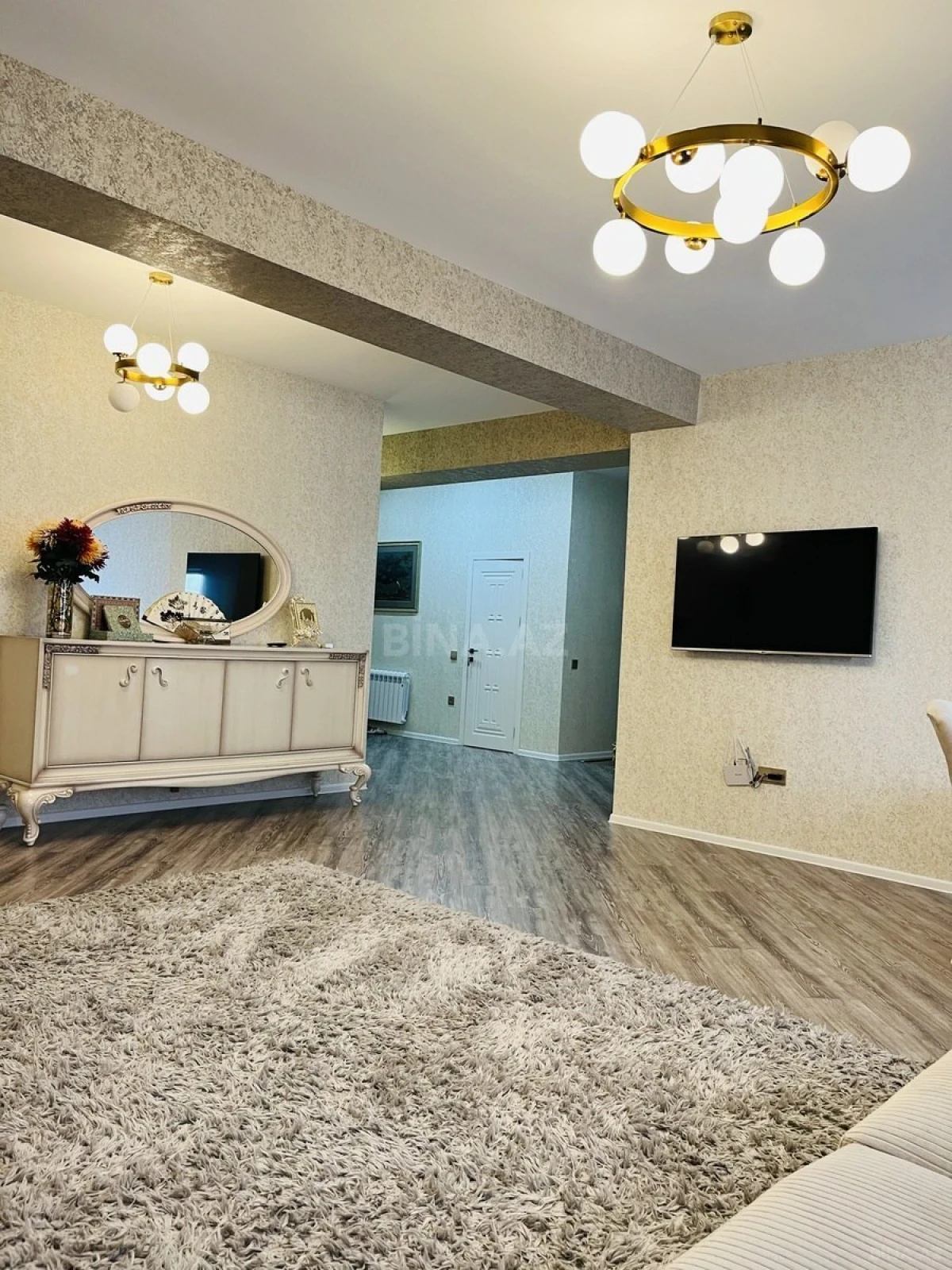 Satılır 4 otaqlı mənzil 200 m²