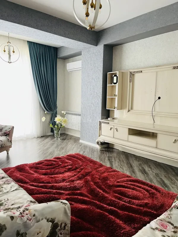 Satılır 4 otaqlı mənzil 200 m²