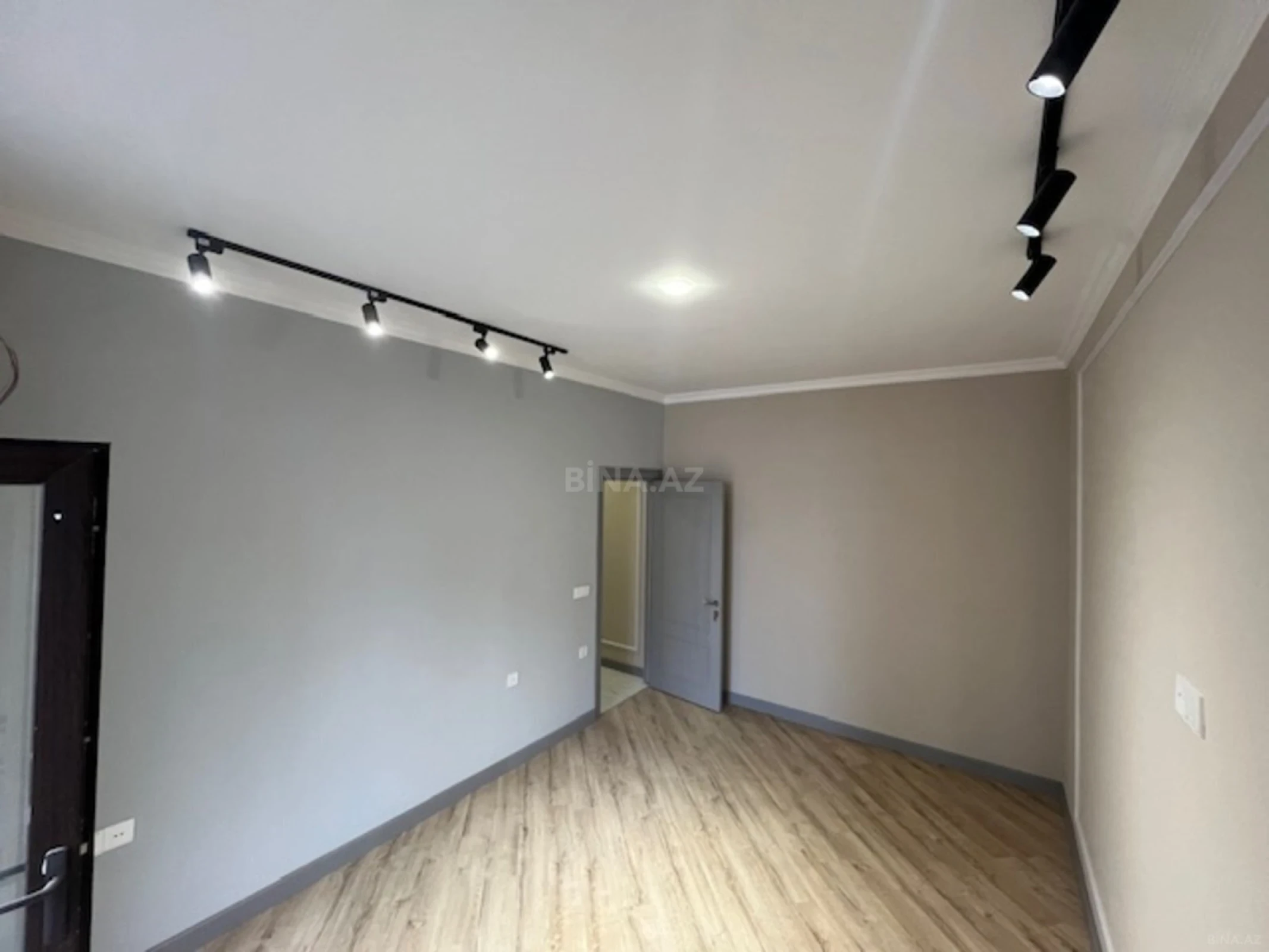 Satılır 2 otaqlı mənzil 82 m²