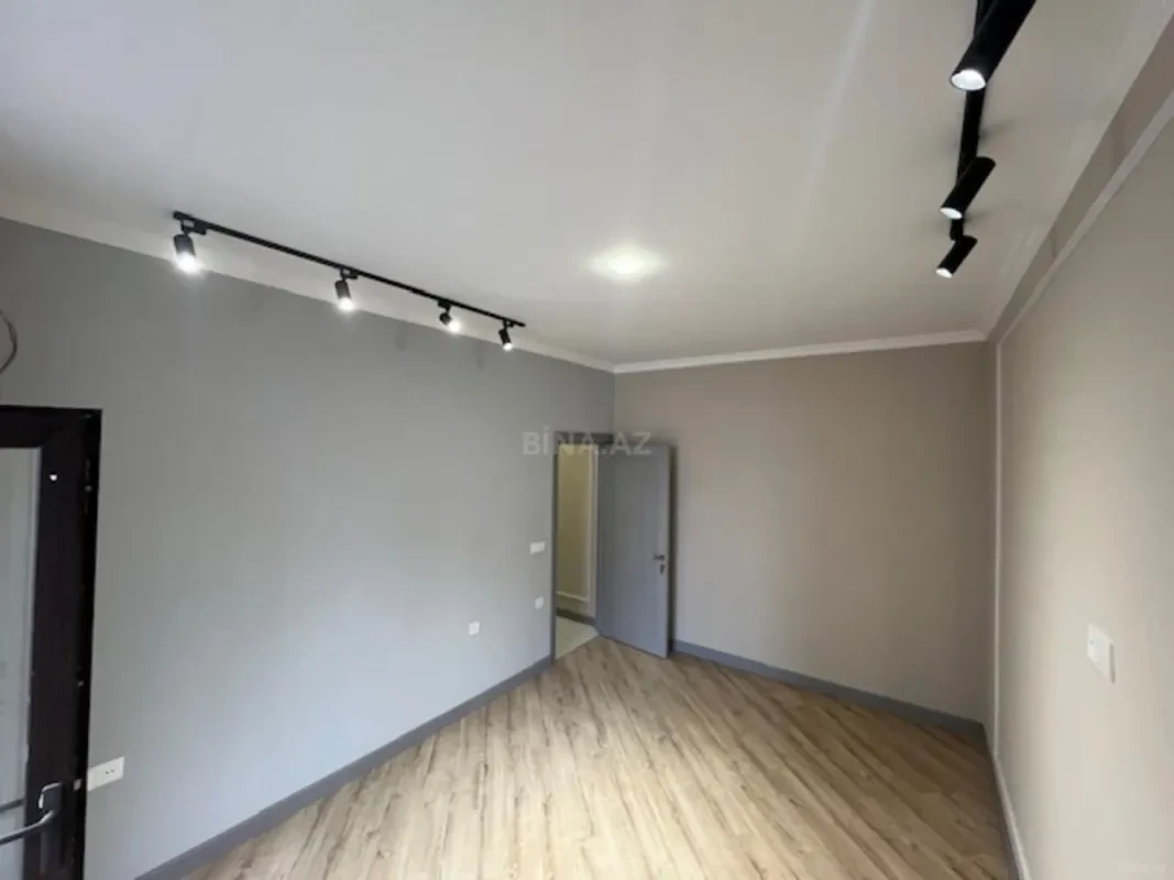 Satılır 2 otaqlı mənzil 82 m²