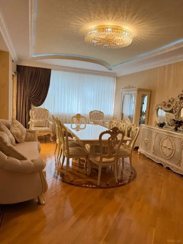 Satılır 4 otaqlı mənzil 174 m²