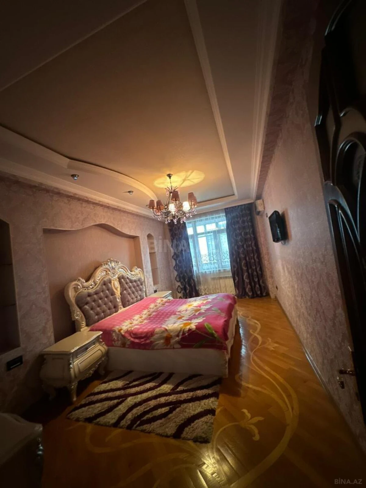 Satılır 4 otaqlı mənzil 174 m²