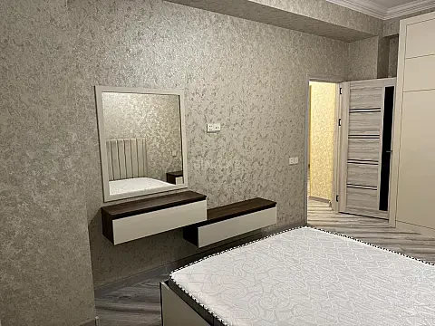 Kirayə verilir 2 otaqlı mənzil 100 m²