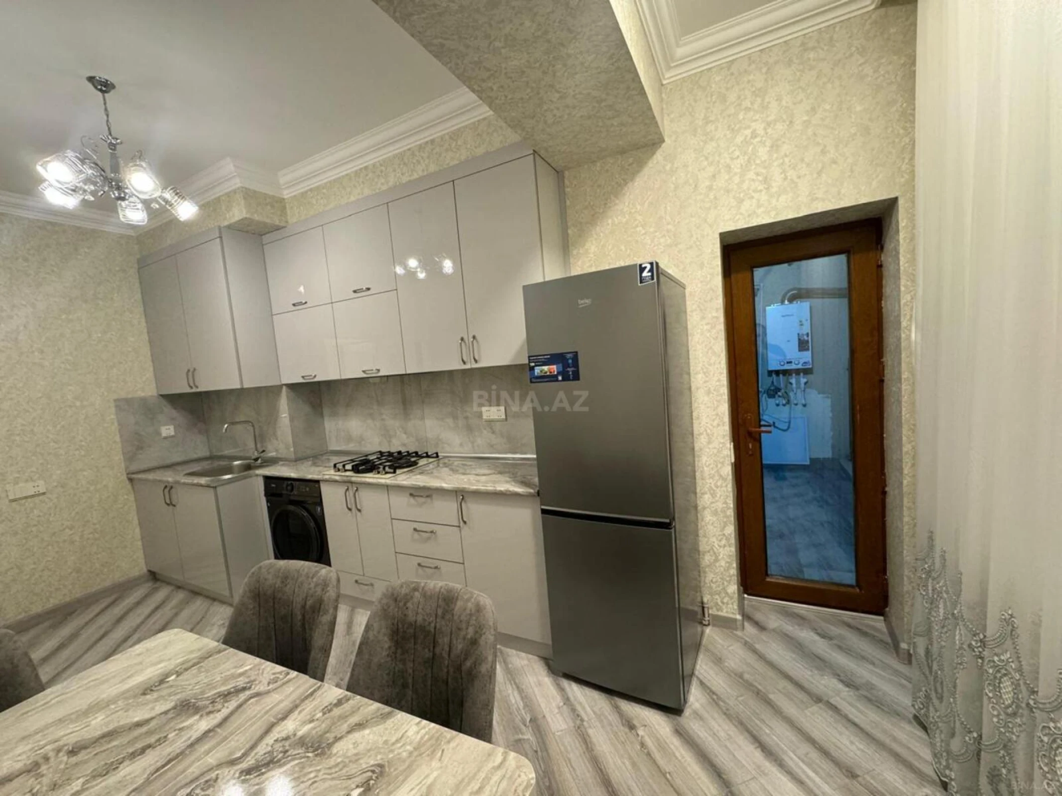 Kirayə verilir 2 otaqlı mənzil 100 m²
