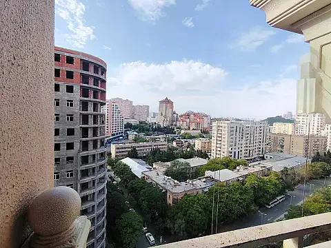 Kirayə verilir 3 otaqlı mənzil 105 m²