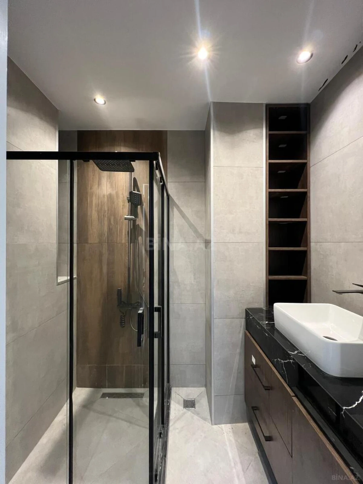 Satılır 3 otaqlı mənzil 98 m²