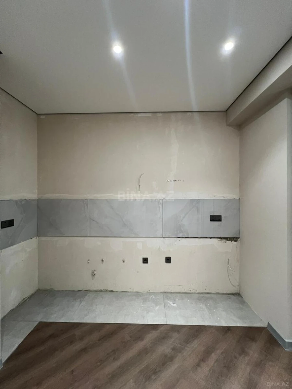 Satılır 3 otaqlı mənzil 98 m²