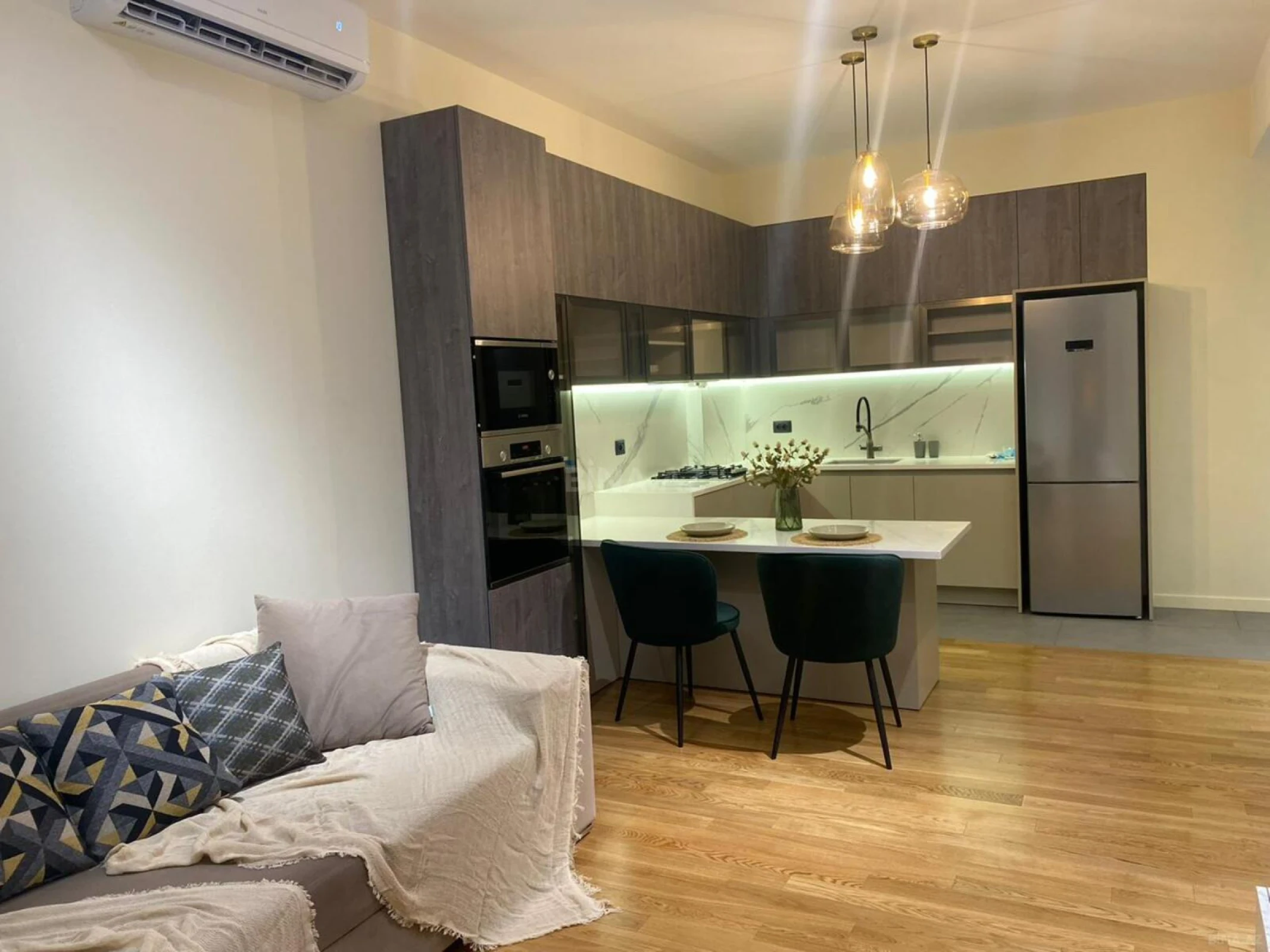 Kirayə verilir 2 otaqlı mənzil 75 m²