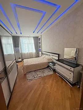 Kirayə verilir 3 otaqlı mənzil 130 m²