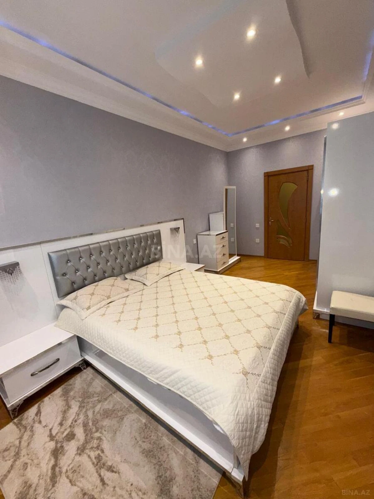 Kirayə verilir 3 otaqlı mənzil 130 m²