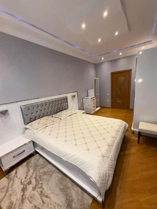 Kirayə verilir 3 otaqlı mənzil 130 m²