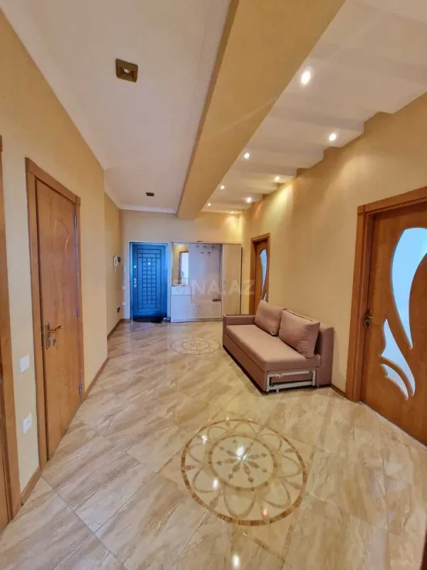 Kirayə verilir 3 otaqlı mənzil 130 m²