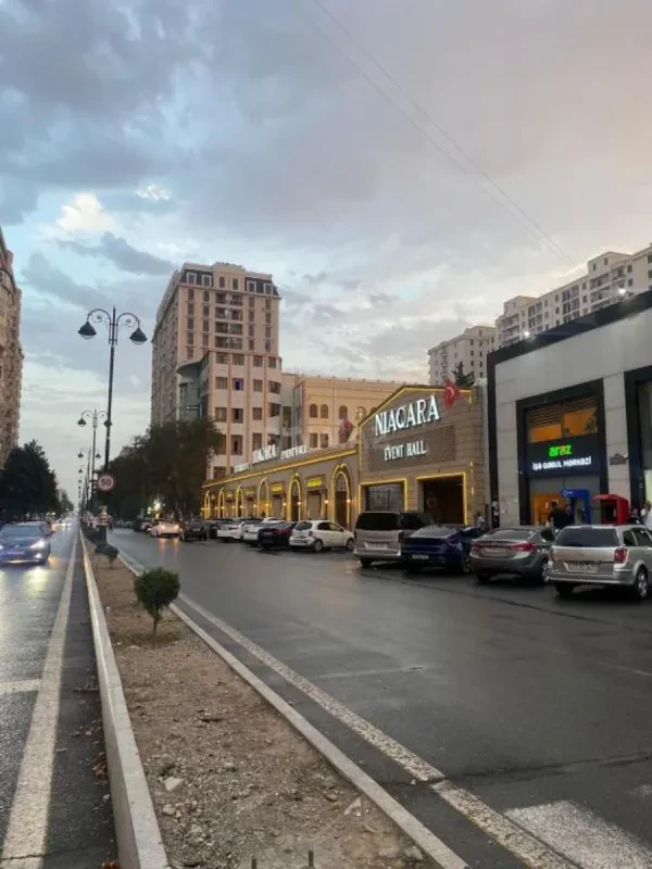 Kirayə verilir 2 otaqlı mənzil 85 m²