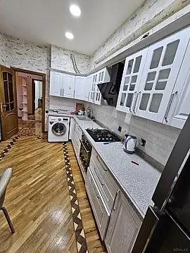 Kirayə verilir 2 otaqlı mənzil 95 m²