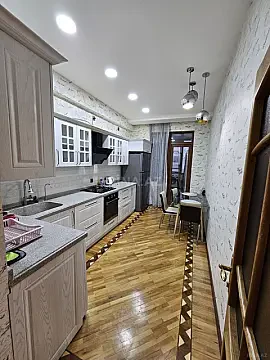 Kirayə verilir 2 otaqlı mənzil 95 m²