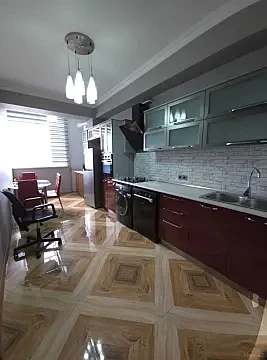 Satılır 2 otaqlı mənzil 83 m²