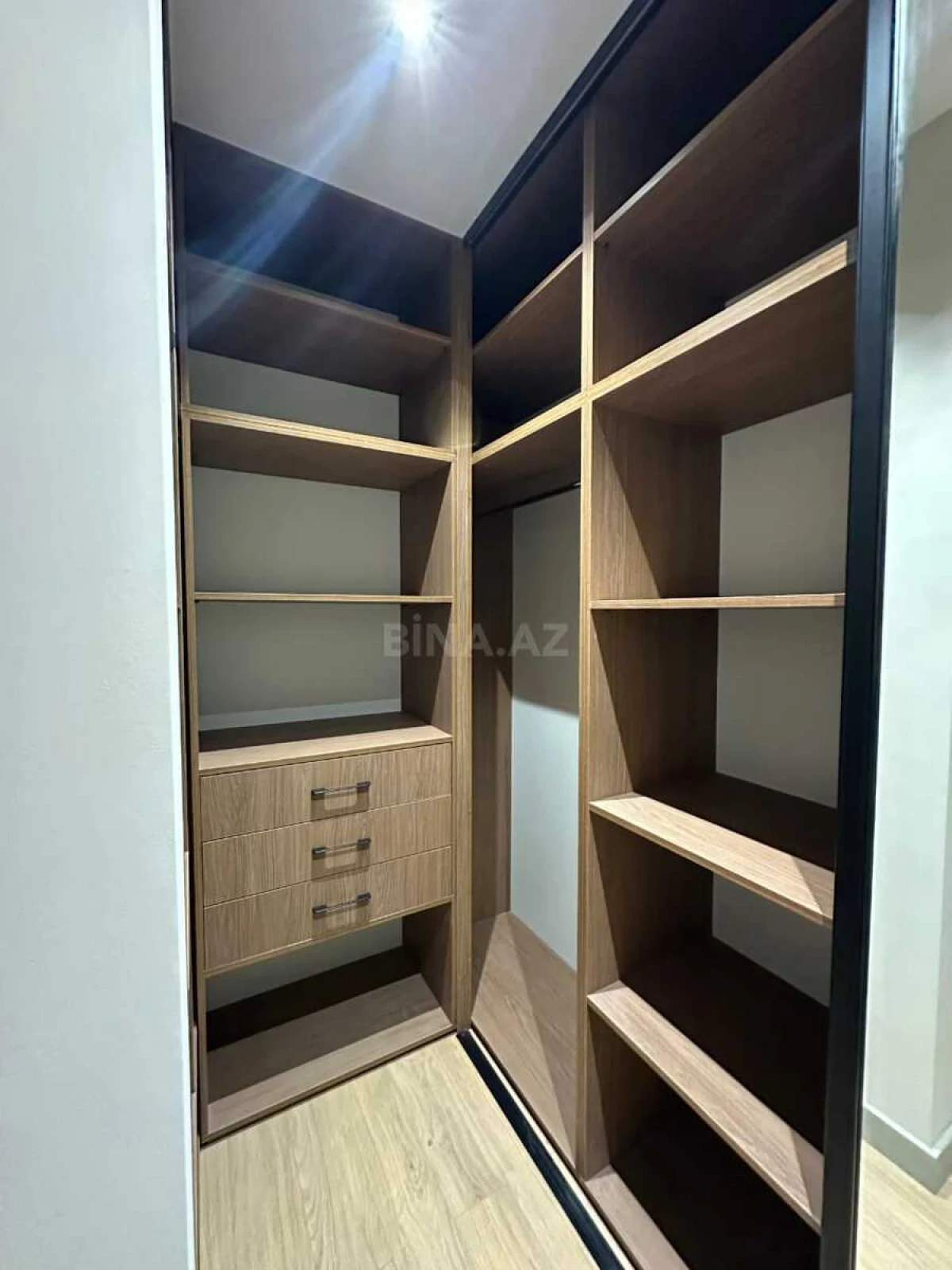 Satılır 3 otaqlı mənzil 145 m²
