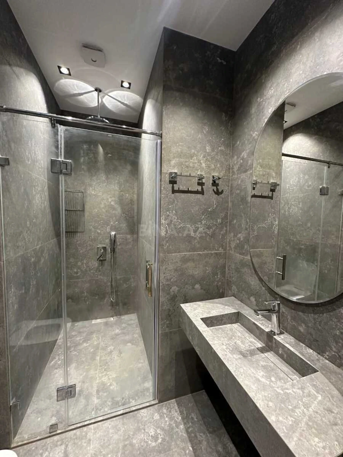 Satılır 3 otaqlı mənzil 145 m²