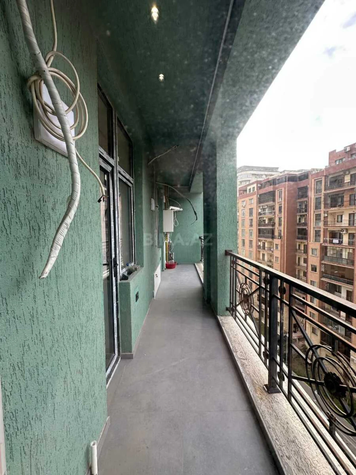 Satılır 3 otaqlı mənzil 145 m²