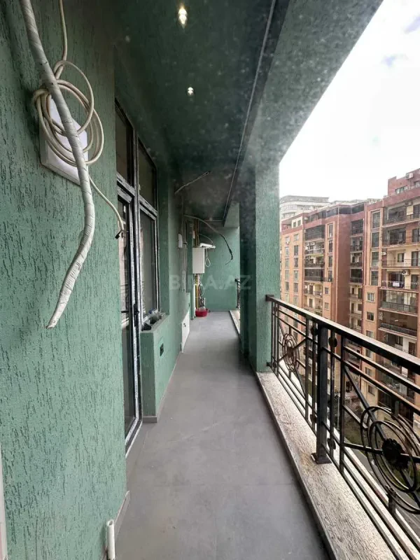 Satılır 3 otaqlı mənzil 145 m²