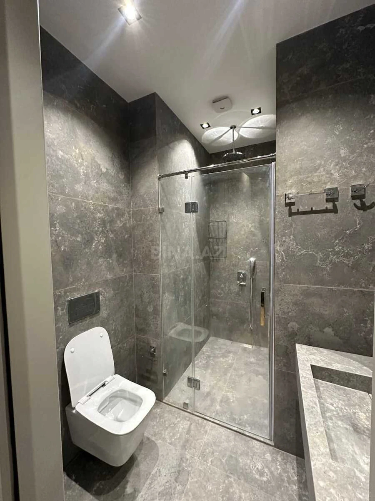 Satılır 3 otaqlı mənzil 145 m²